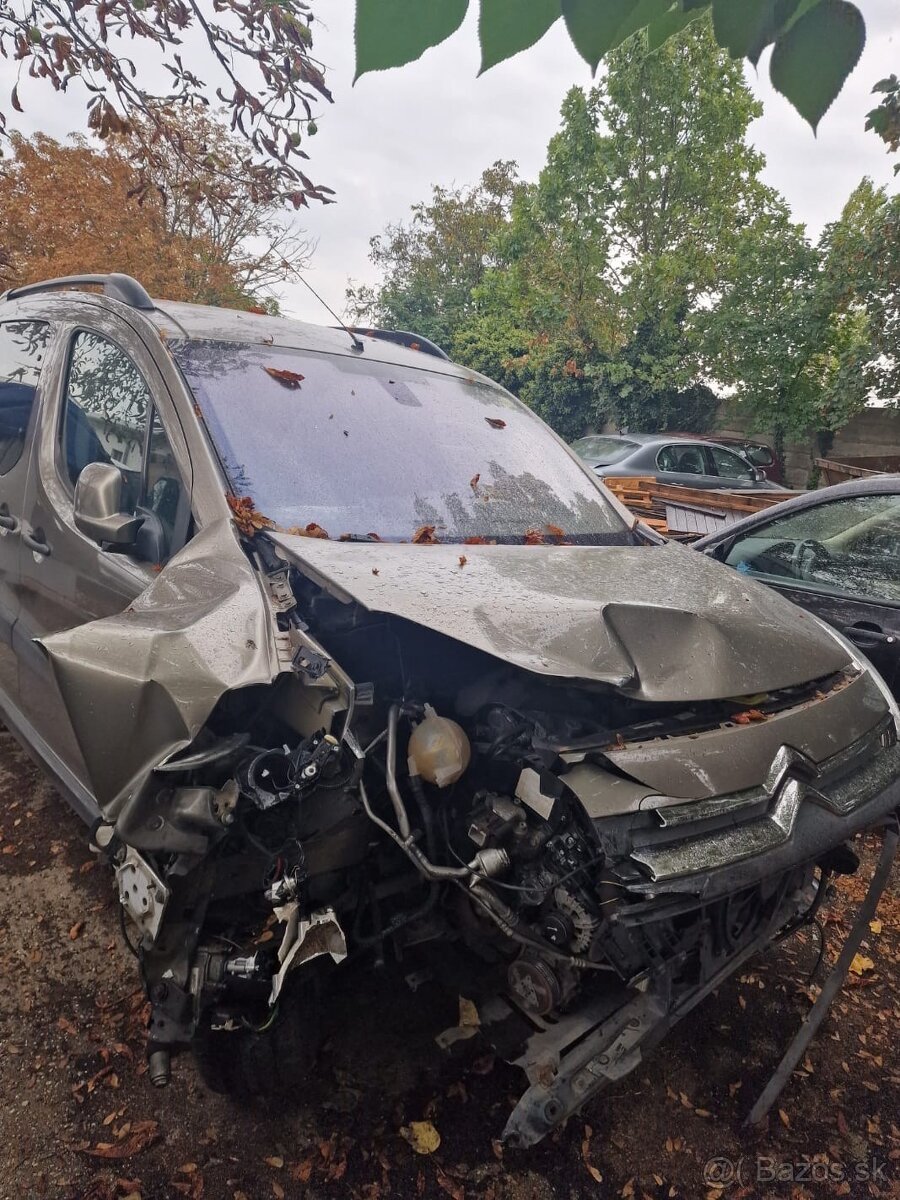 Predám Citroën Berlingo ročník 2014 /pravá strana búraná