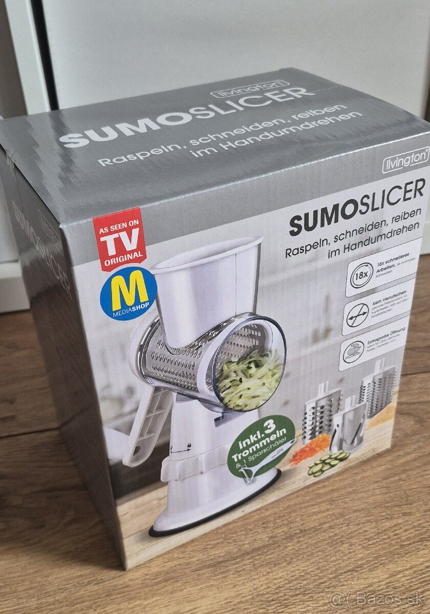 Multifunkčný kuchynský ručný krájač.