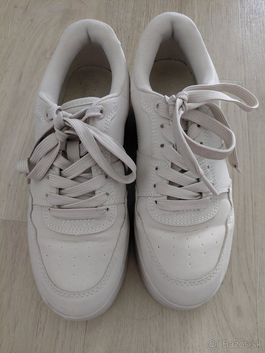 Predám tenisky Reserved 37