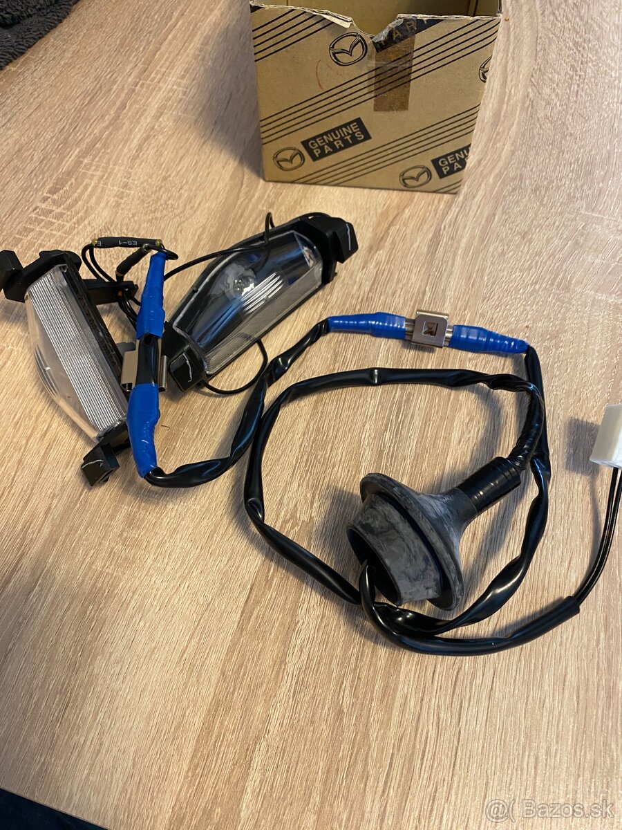 SADA OSVETLENIA ŠPZ MAZDA 3 HB (03-09) ORIGINÁL