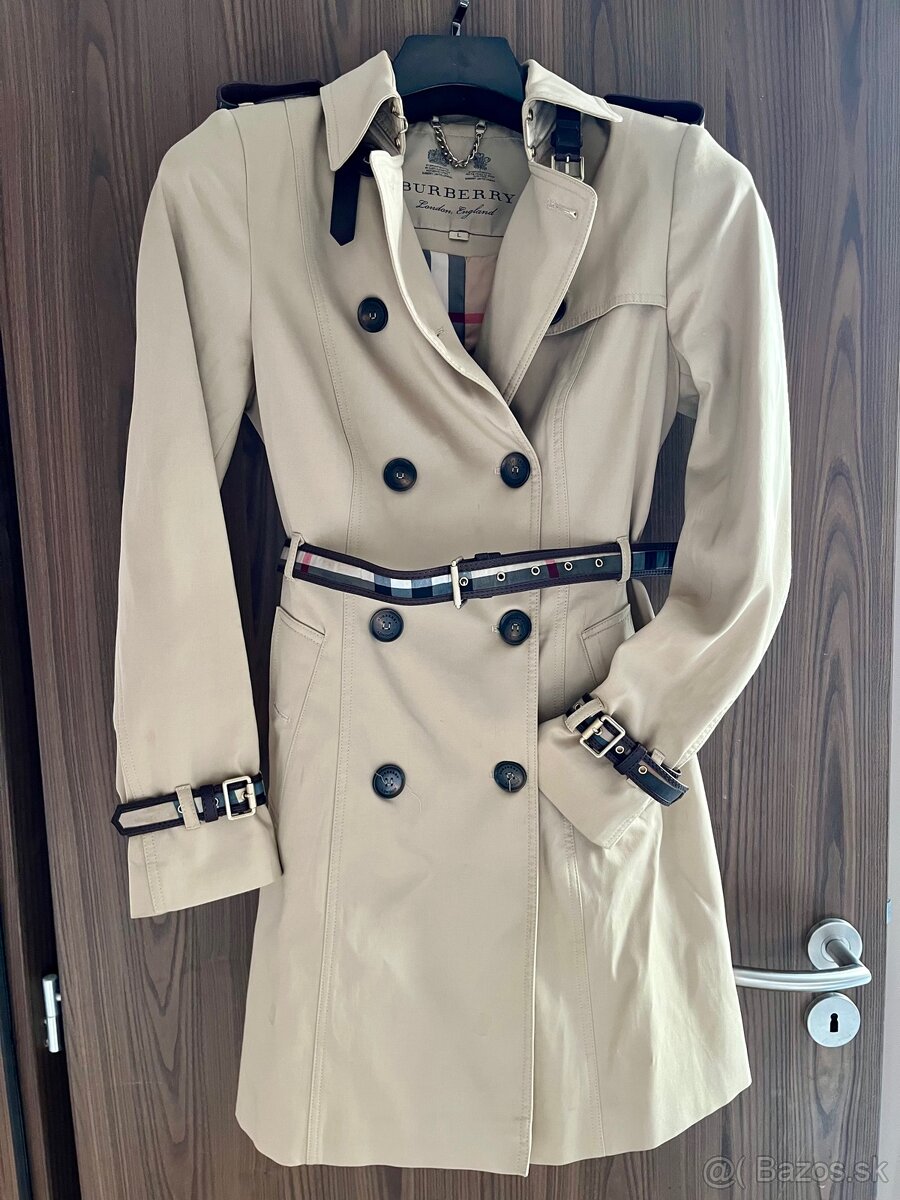 BURBERRY kabát - krásne prepracovaný
