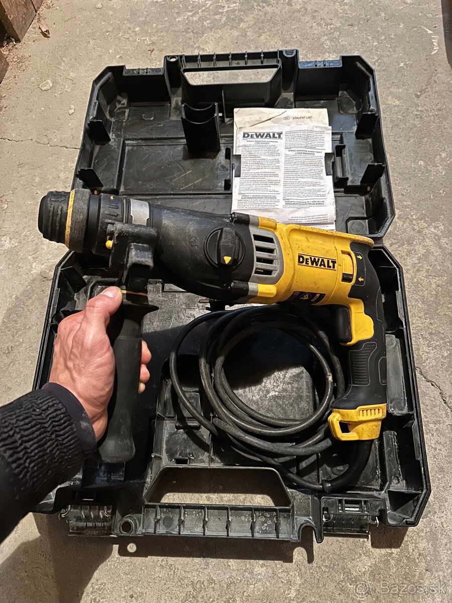 DeWalt 900w priklepova vrtačka