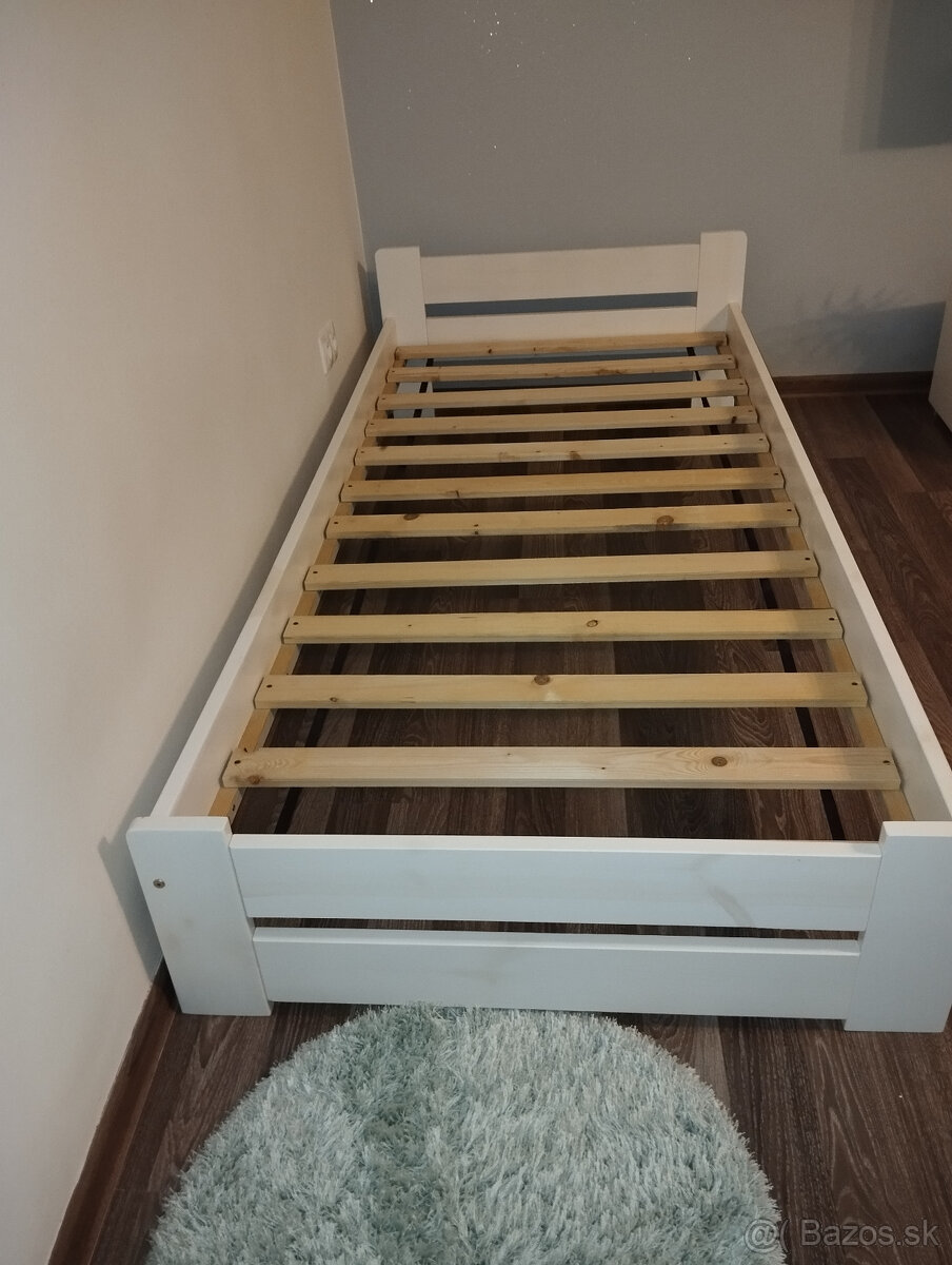 Drevená postel