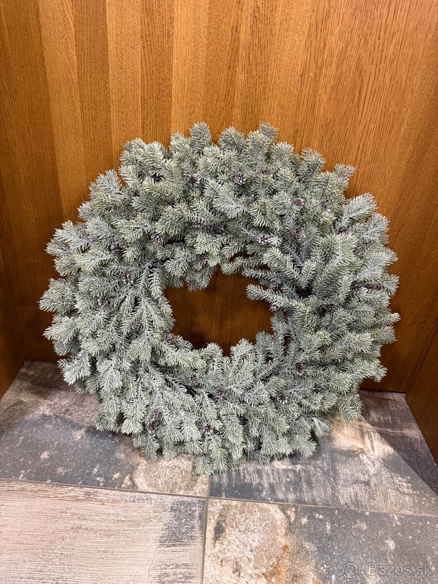 Vianočný veniec na dvere