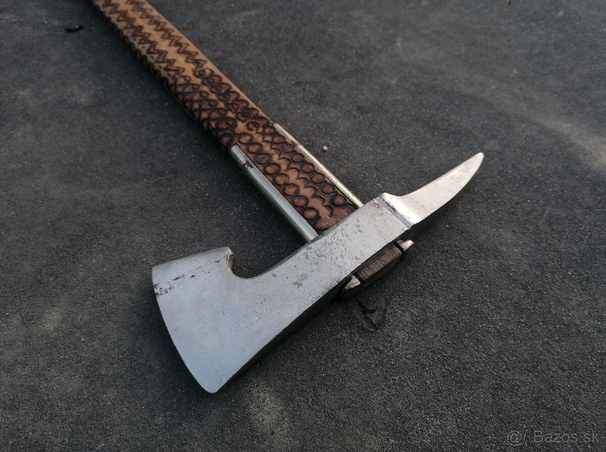 Predám starožitná hasičská sekera