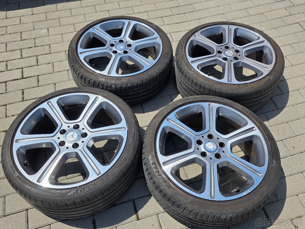 Elektróny Mercedes-Benz + Dunlop, Pirelli R19