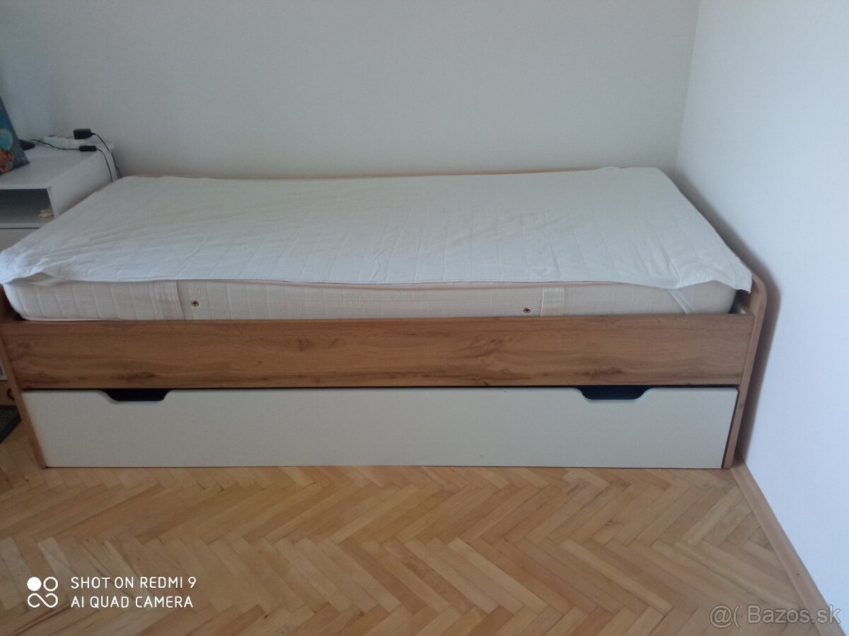 roztahovacia posteľ