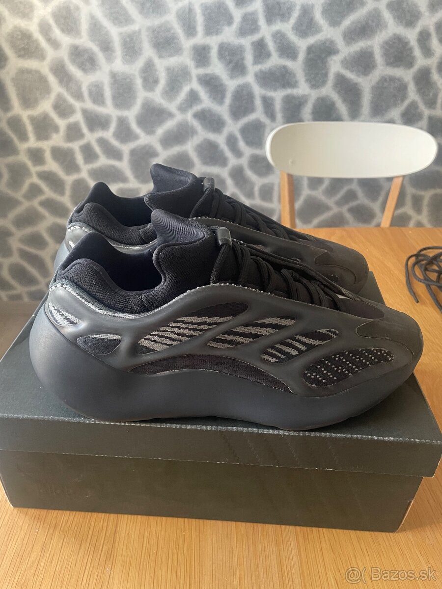 Adidas Yeezy 700