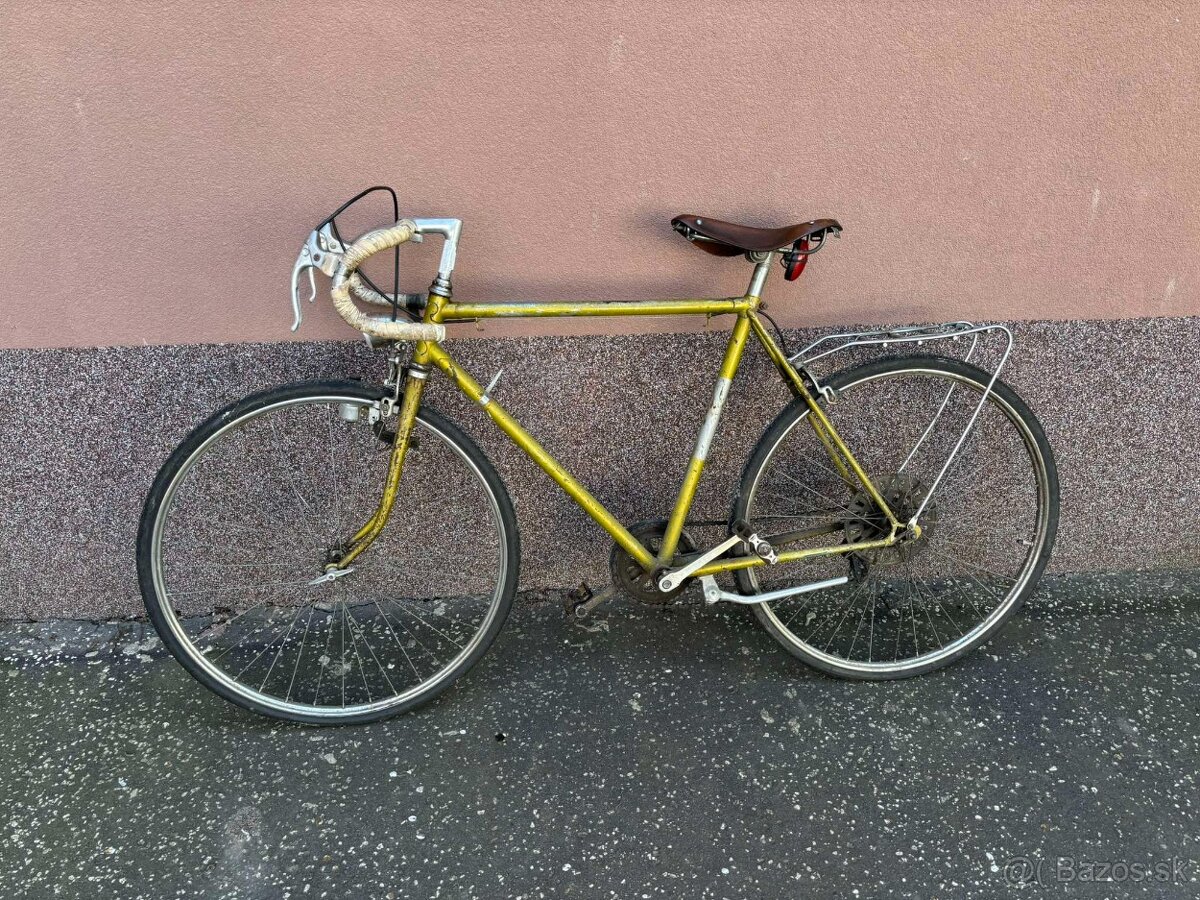 Cestný bicykel Favorit