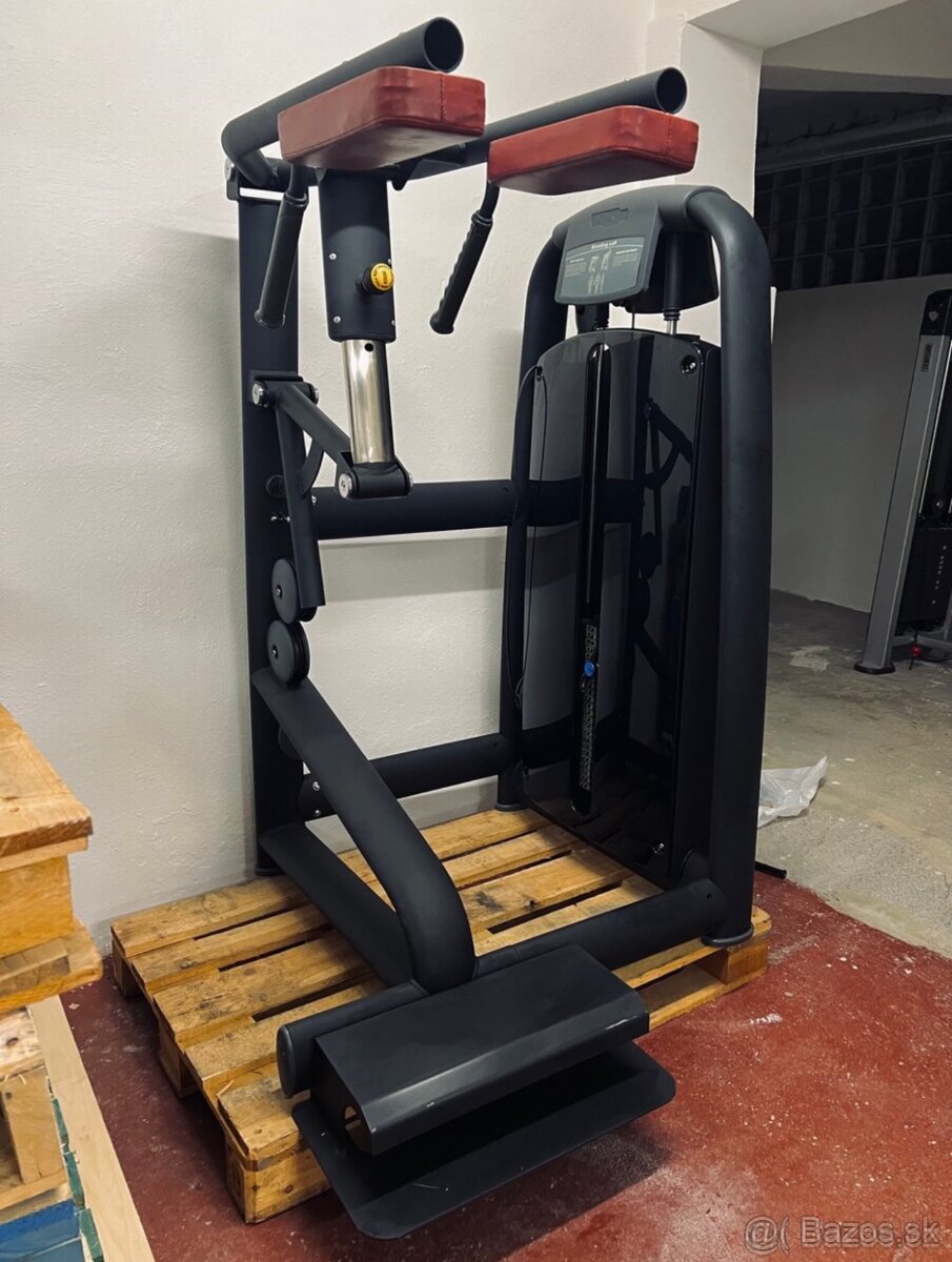 Posilovací stroj - lýtka ve stoji - cihly 120kg