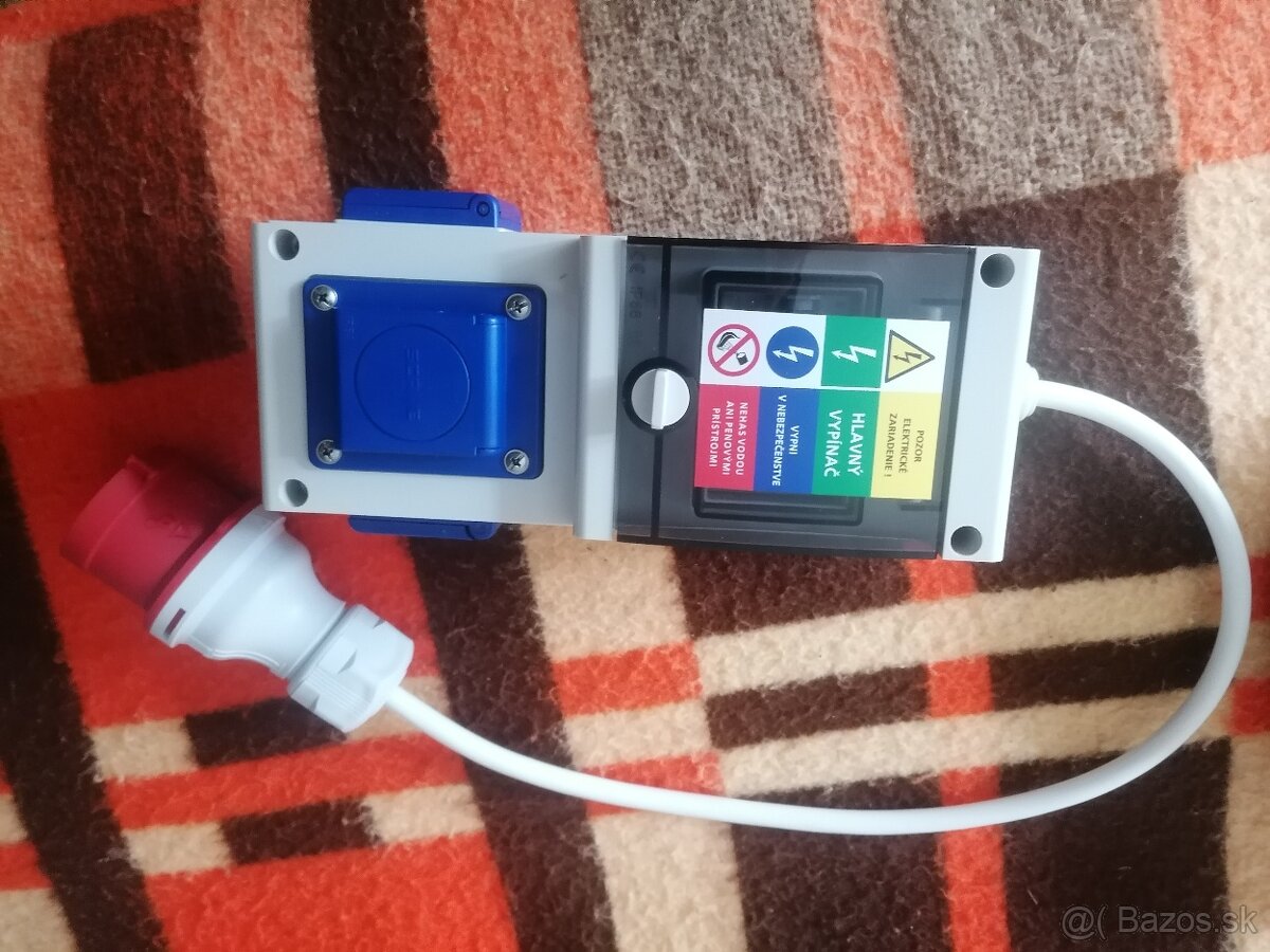 Predám NOVÚ redukciu 380 na 220 V s ističom