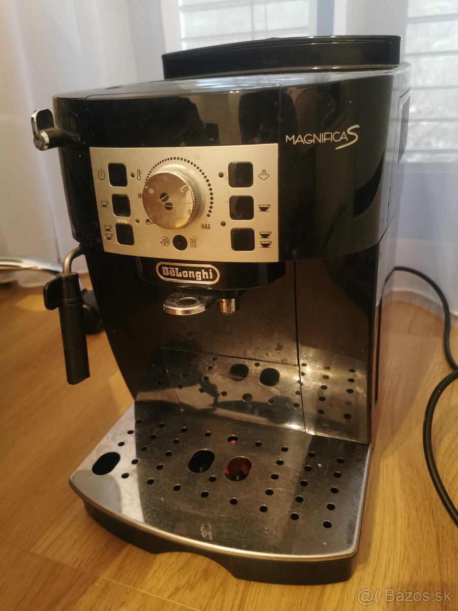 Kavovar De'Longhi Magnifica S Ecam