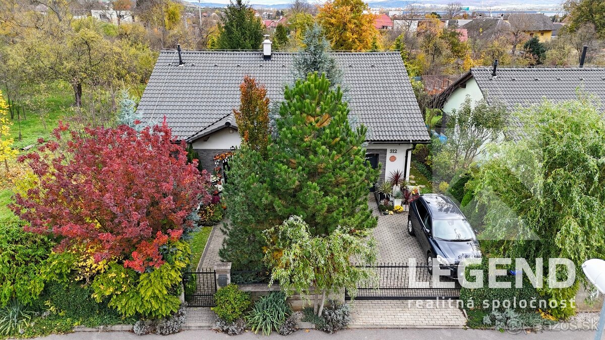 Krásna novostavba RD A. Kochanovce - 3i+1, 650m2, garáž