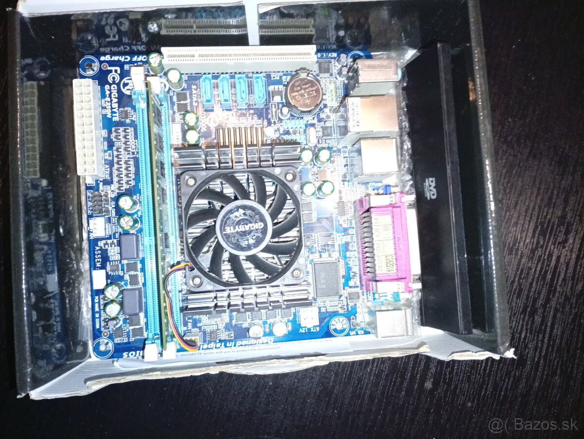 Doska s integrovaným CPU