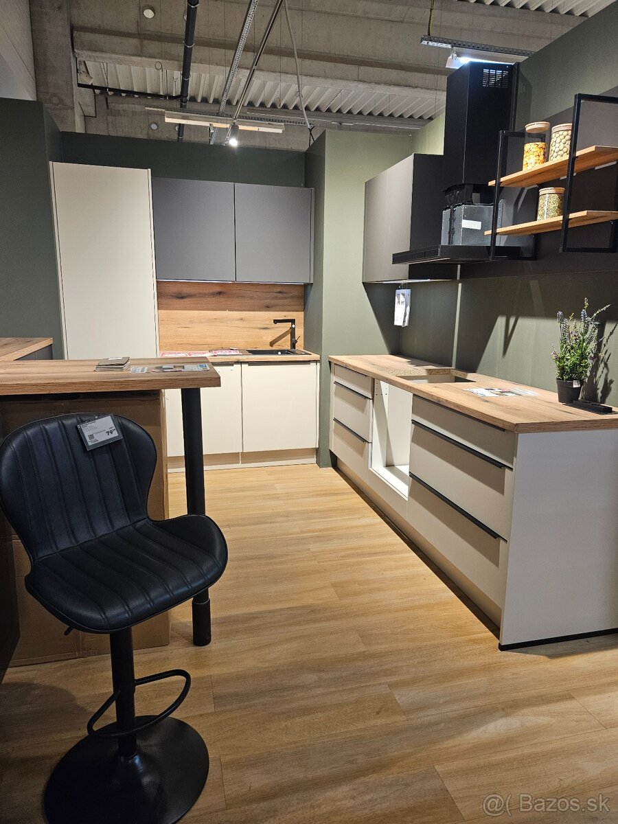 VSTAVANA KUCHYNA Z VYSTAVY