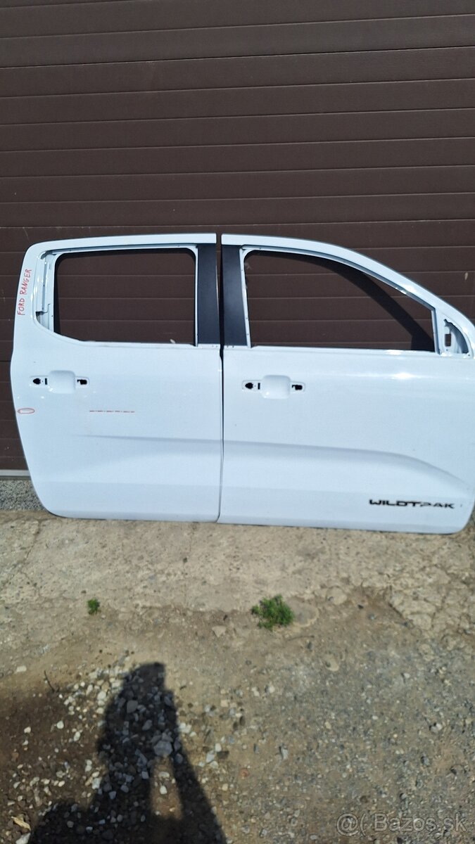 Ford ranger-raptor dvere práve