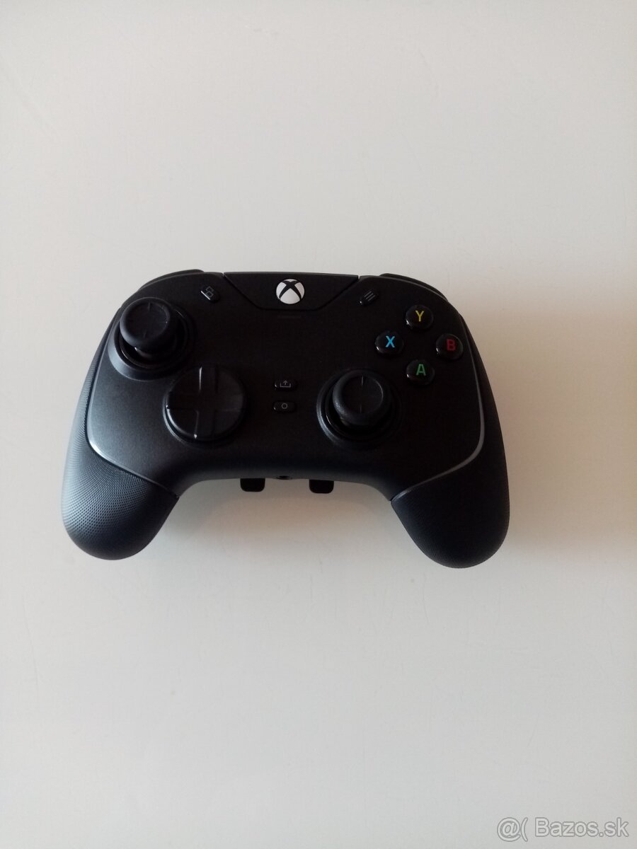 Xbox ovládač Razer čierny drôtovy