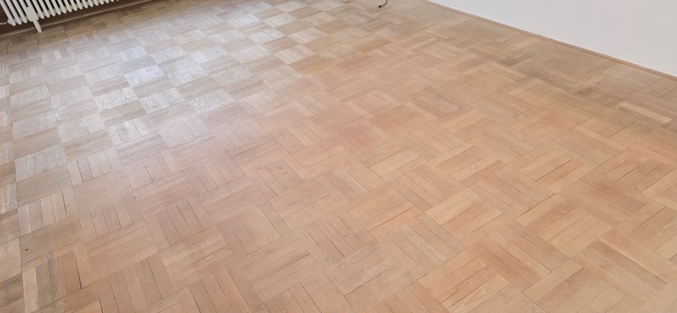 Darujem zachovalé drevené parkety - nutnosť ich odlepenia