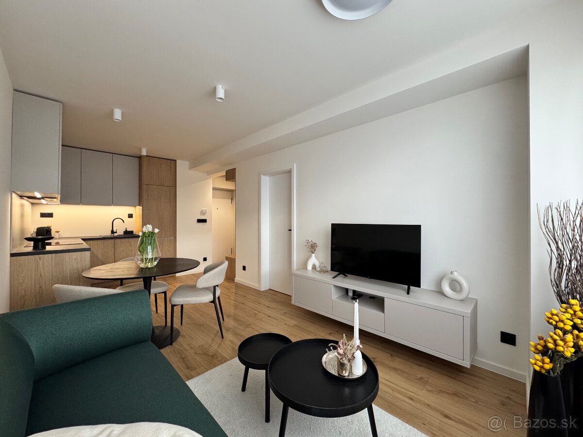 Prenájom, 2 izbový byt Krivá 18, Košice - Centrum