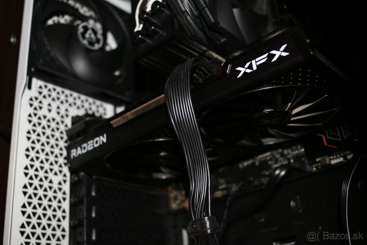 XFX SWFT 210 AMD RADEON RX 6600 8GB