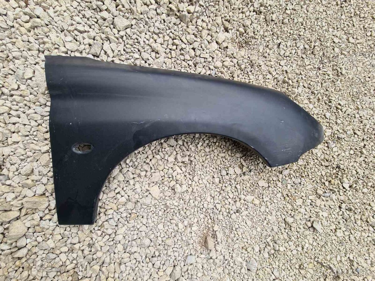 Predný blatník Peugeot 206