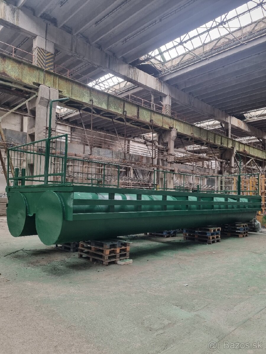 Plávajúce mólo o rozmere 11 x 3,5 m