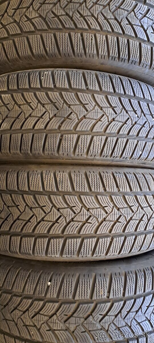 Predám 4ks jazdené zimné 215/60r17-96H Dunlop