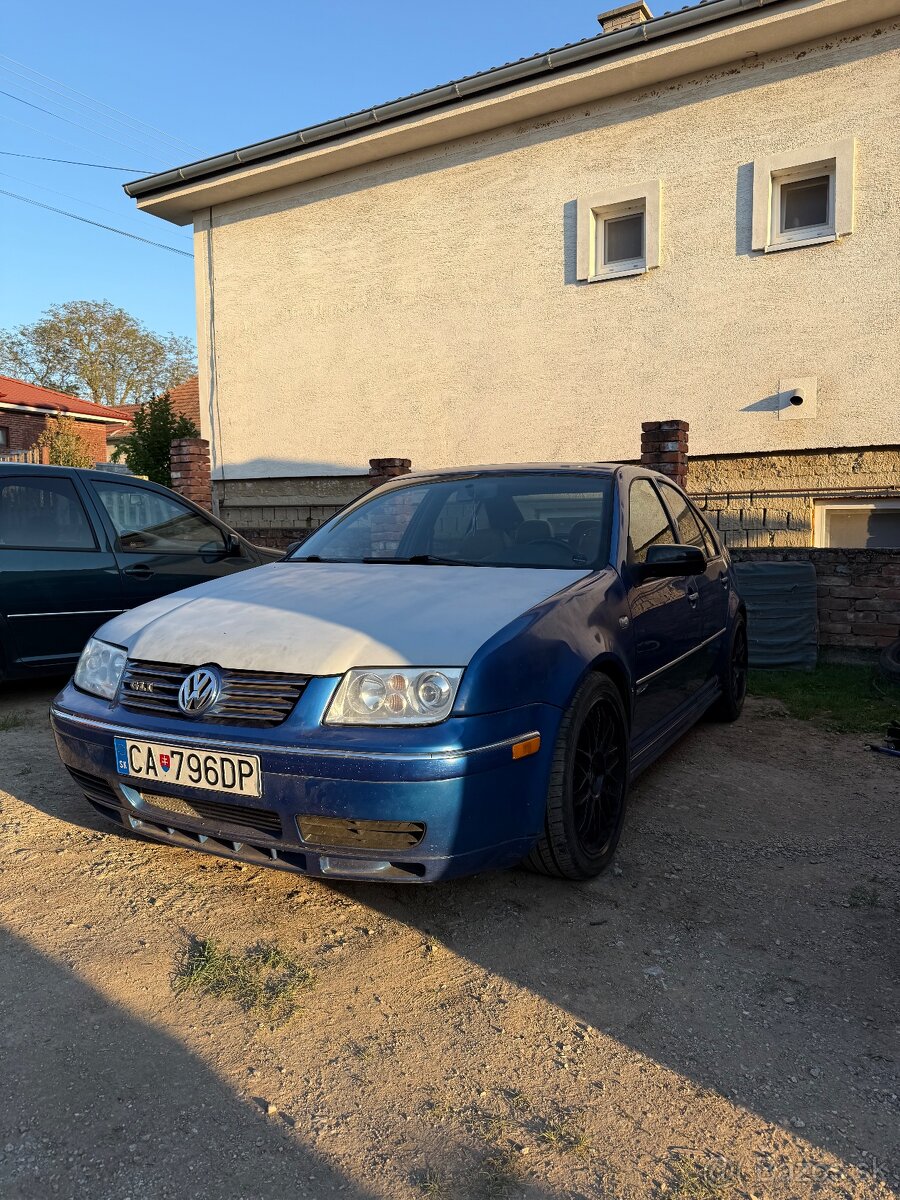 Rozpredam na nahradne diely vw jetta gli usa verzia