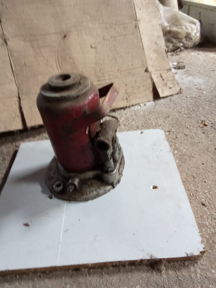Predám hydraulický zdvihák