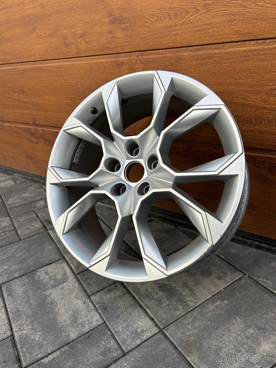 alu disky- Hliníkový disk X-TREM 19" Octavia III RS