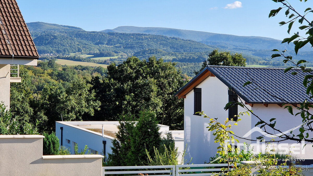 Pozemok na stavbu domu s krásnym výhľadom, 802 m2, Prievidza