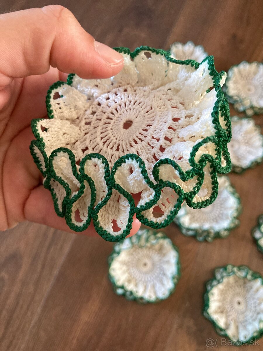 Sada 11 háčkovaných obruskov