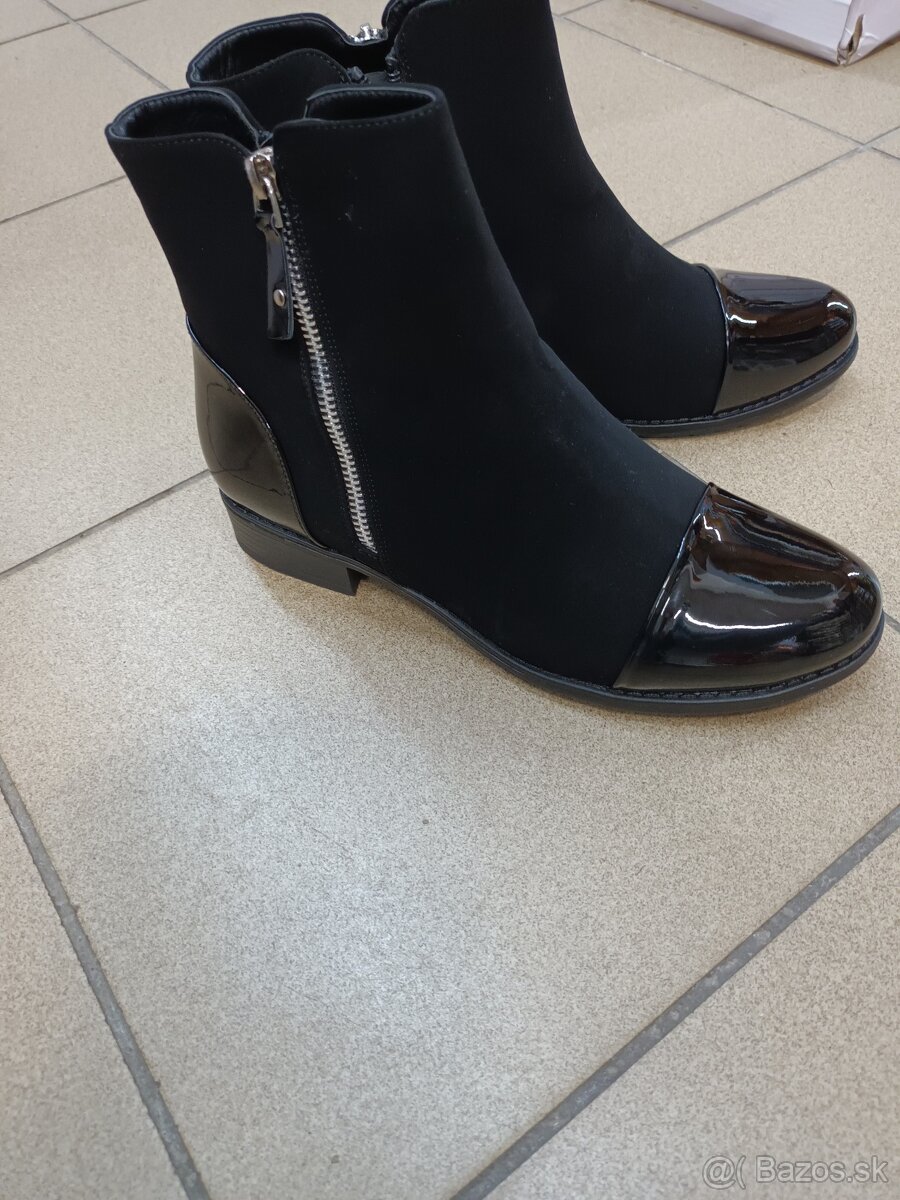 Predam kotnikove cizmy vel 40