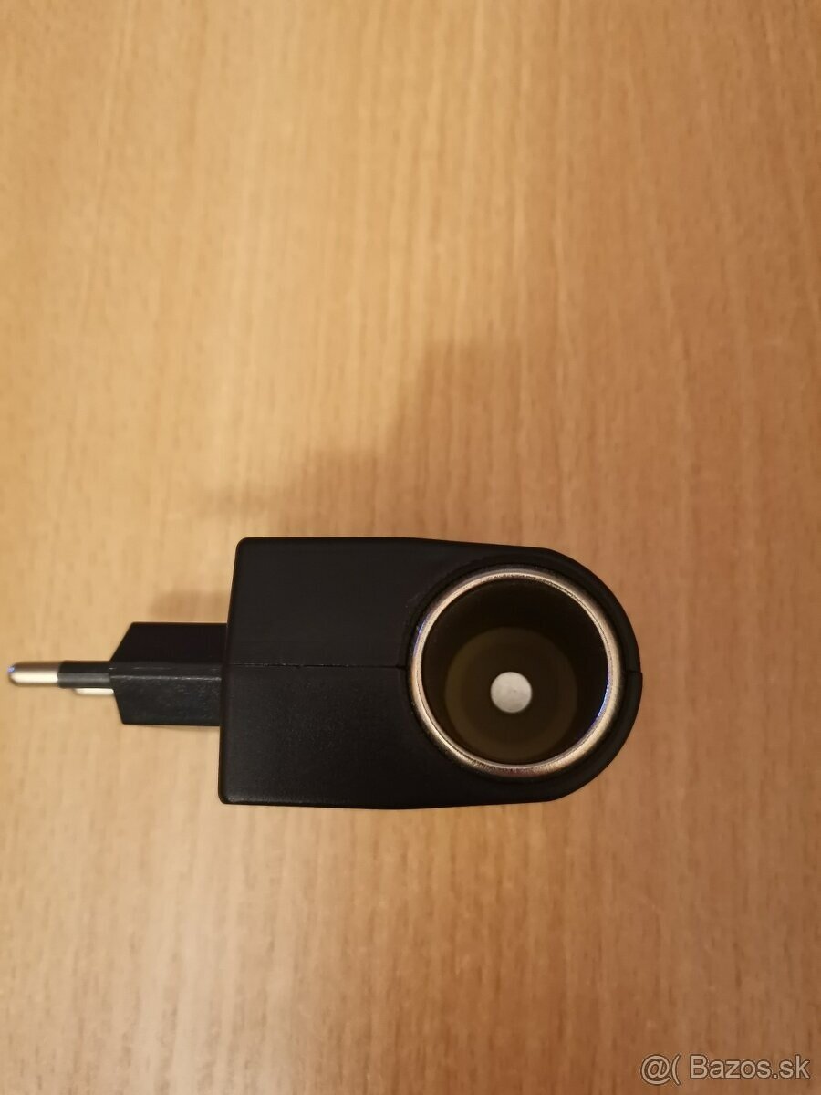 Adapter ktorý meni napatie