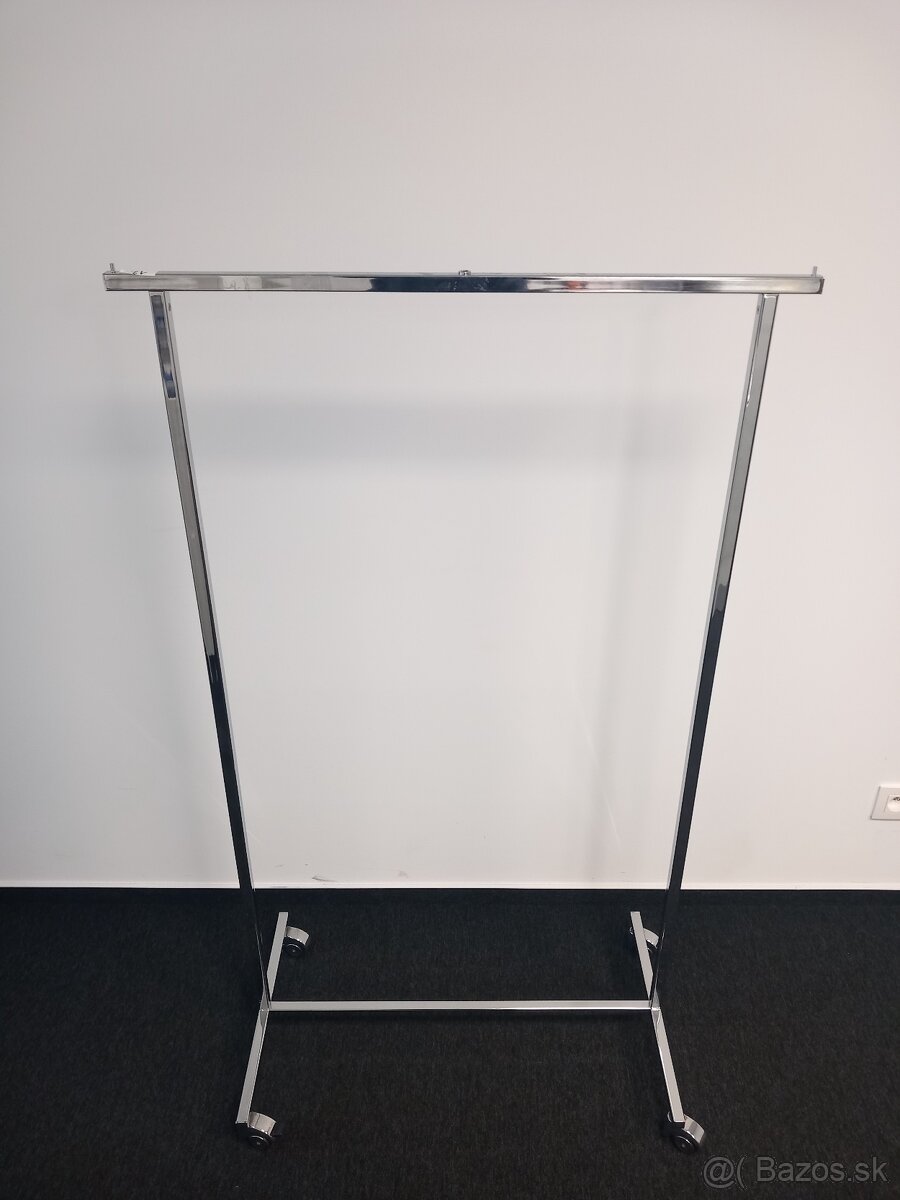 stojan na vešiaky na kolieskach  – položka 47- 50