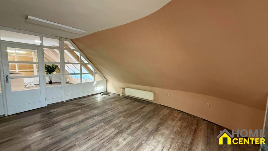 Na predaj unikátna dvojpodlažná budova na podnikanie aj býva