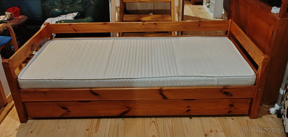 Masívna drevená posteľ 80x200