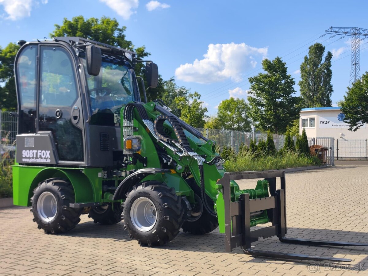 KOLESOVÝ NAKLADAČ 908T