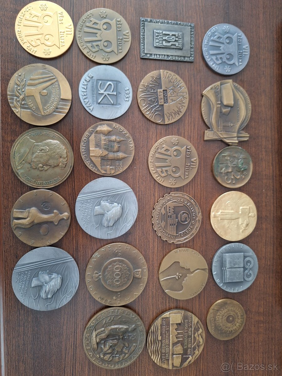 Medaile rôzne