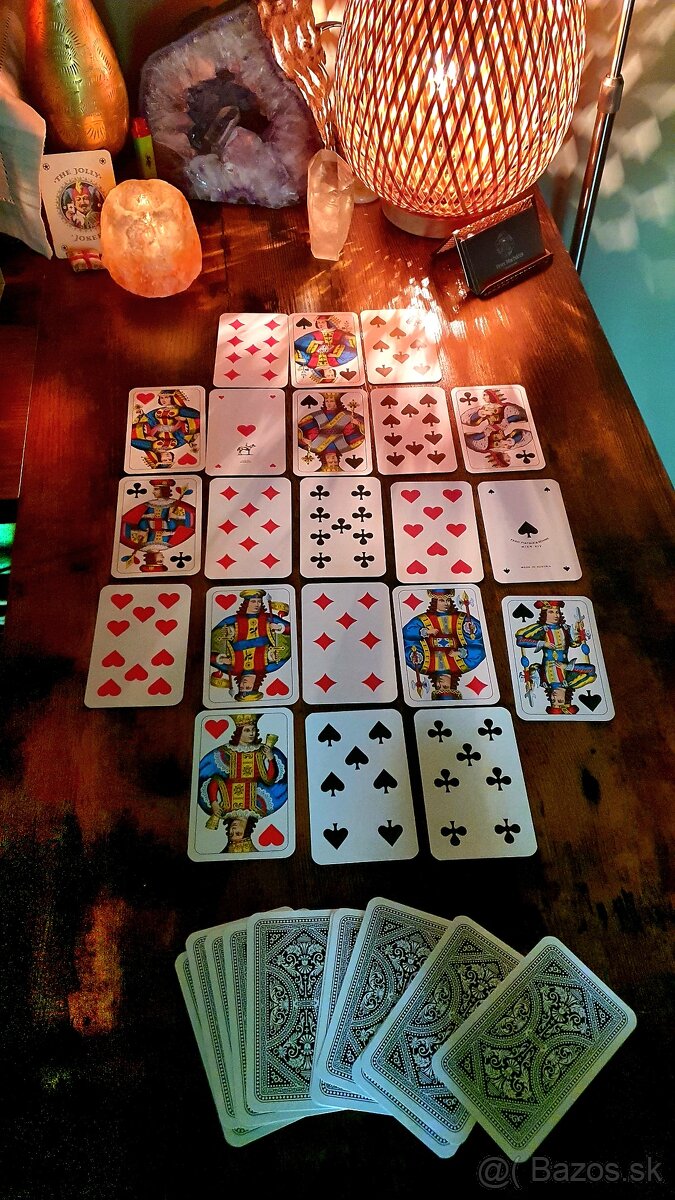 VEŠTENIE PIKETMI A TAROTOM