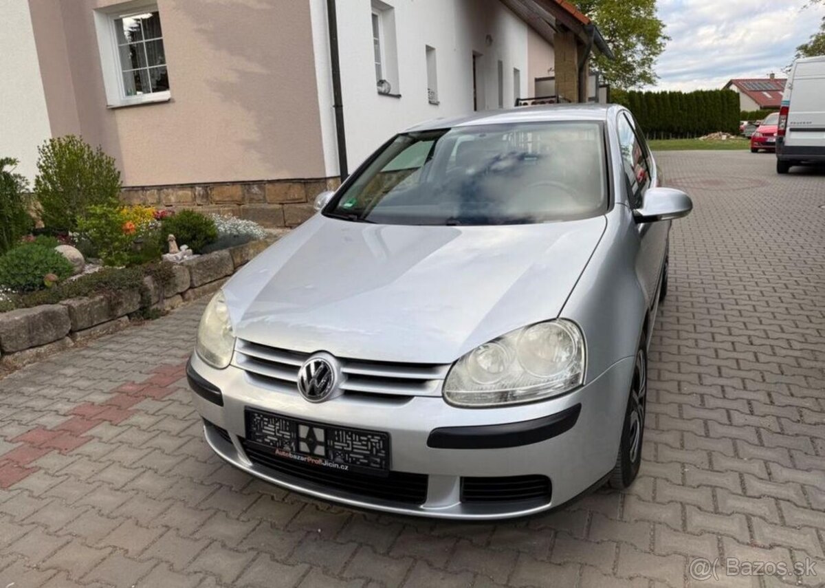 Volkswagen Golf 1,4i klima , Dobrý stav benzín manuál 55 kw