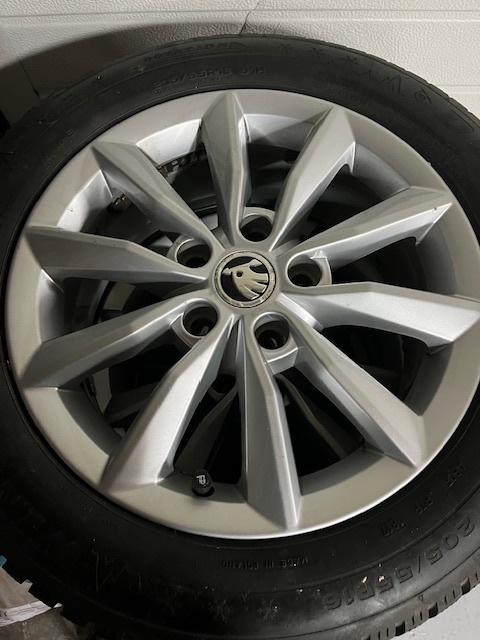 Disky 6,5Jx16ET46, 5x112 s pneumatikami Dunlop Winter Sport