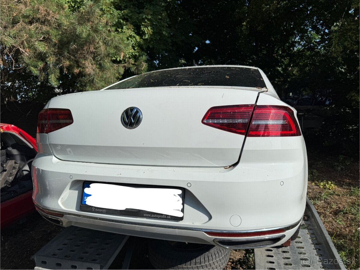Kufor Naraznik dvere VW Passat B8 2019 led svetlo