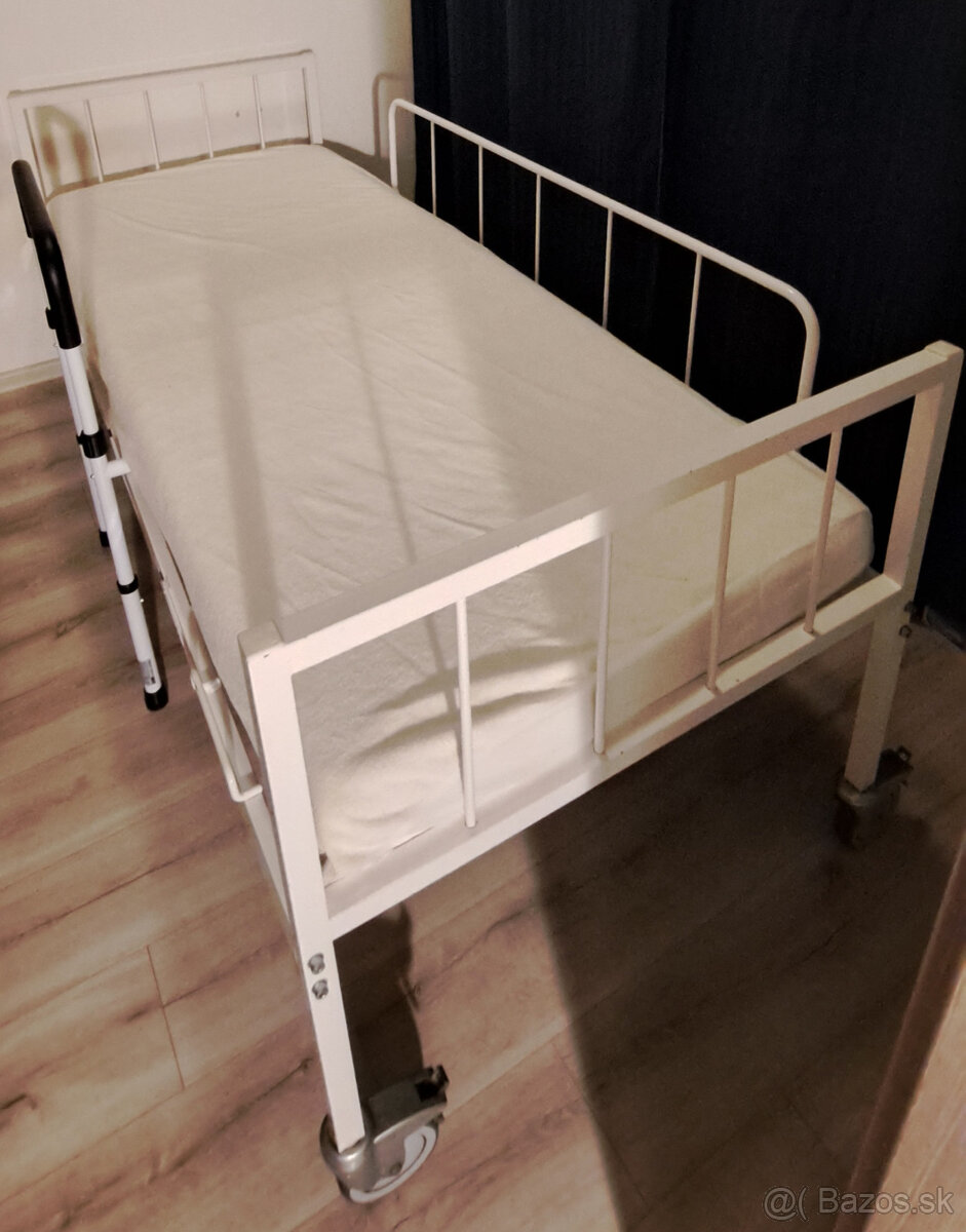 Zdravotnícka kovová posteľ typ K112