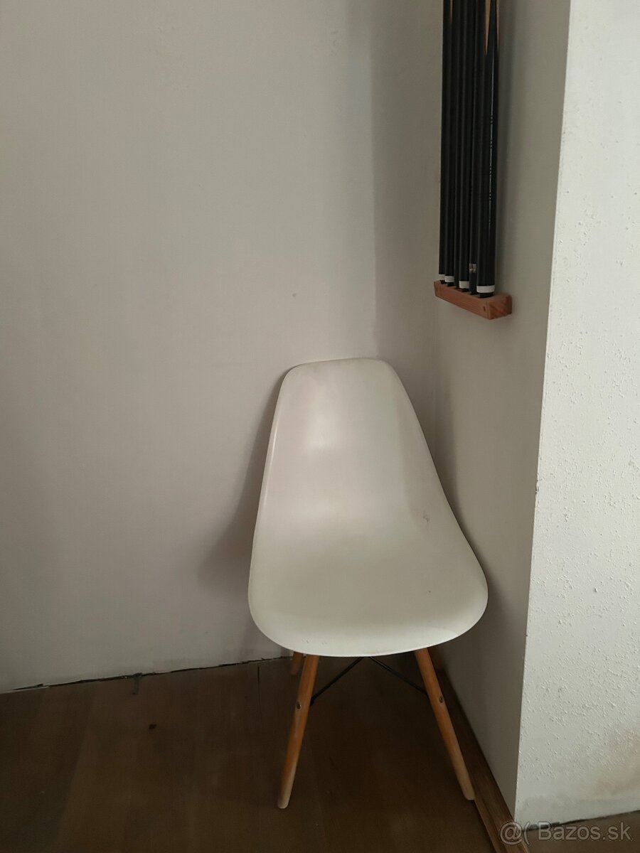 Biela stolička