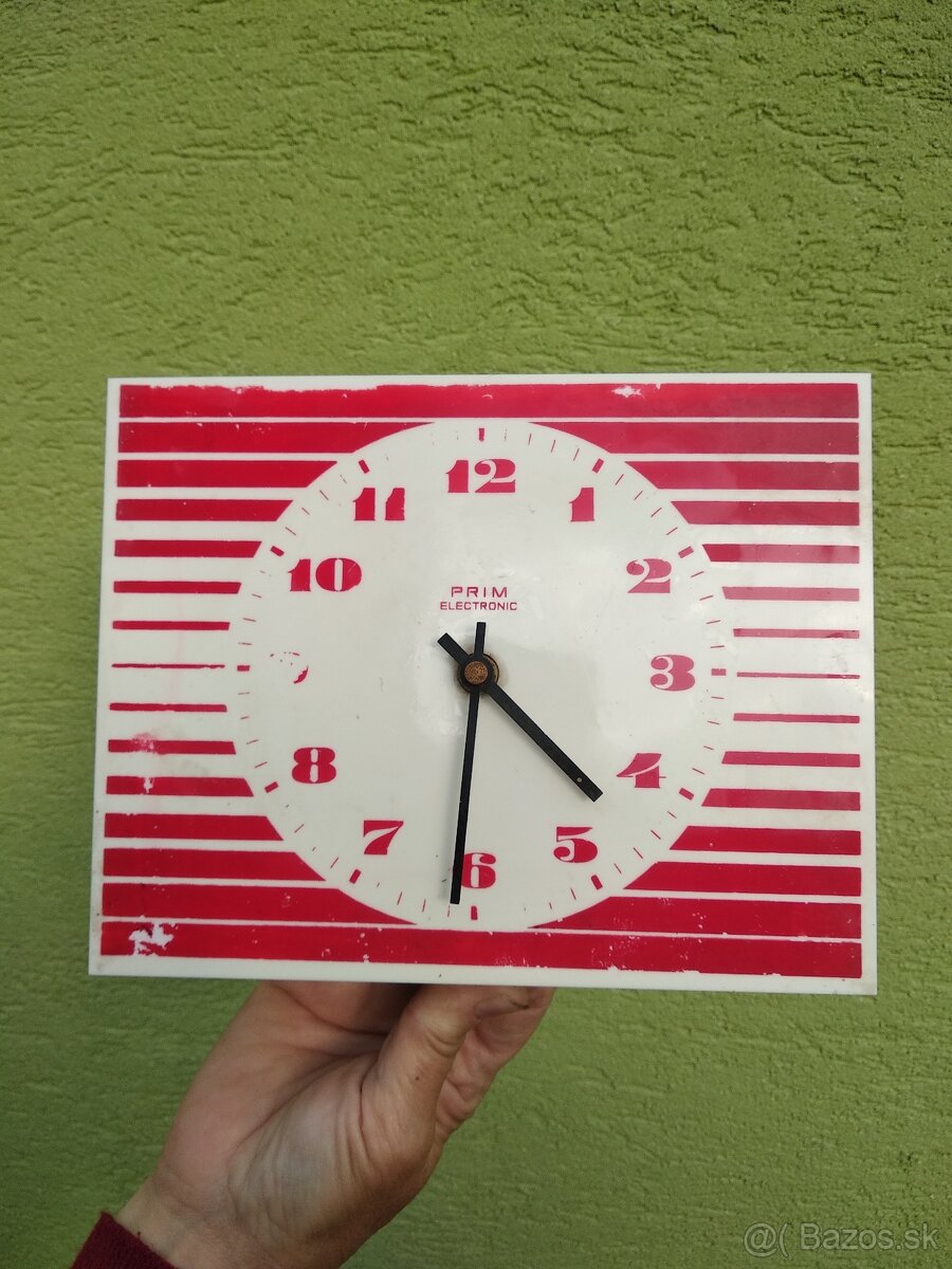 Predám retro NÁSTENNÉ HODINY zn. PRIM