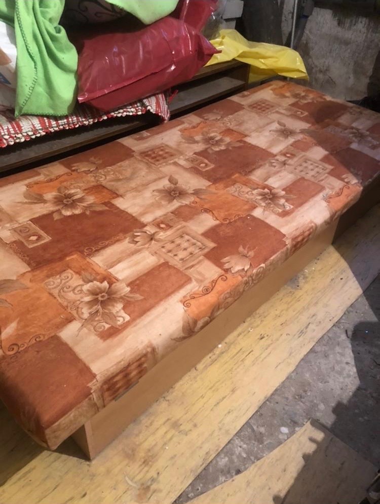 Posteľ s úložným priestorom