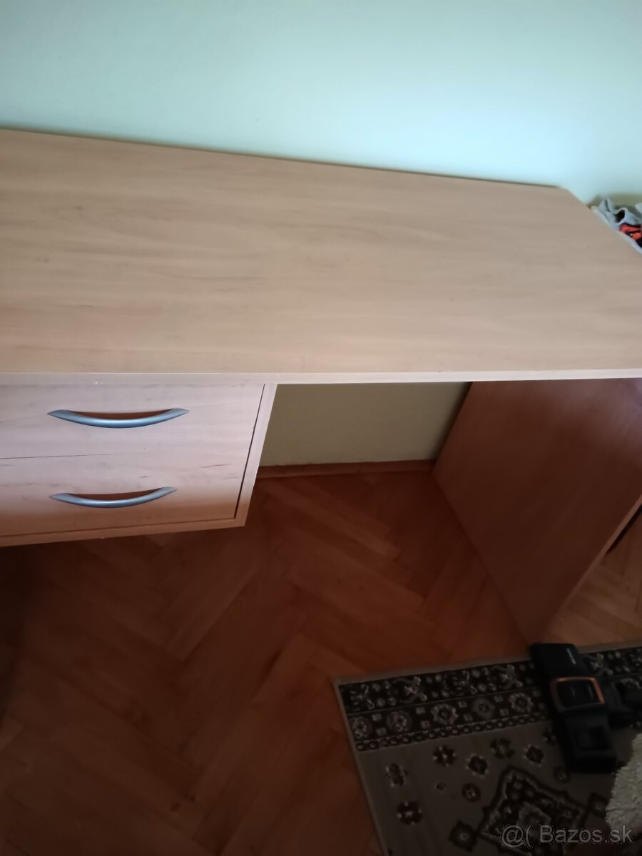 Predám písací stôl