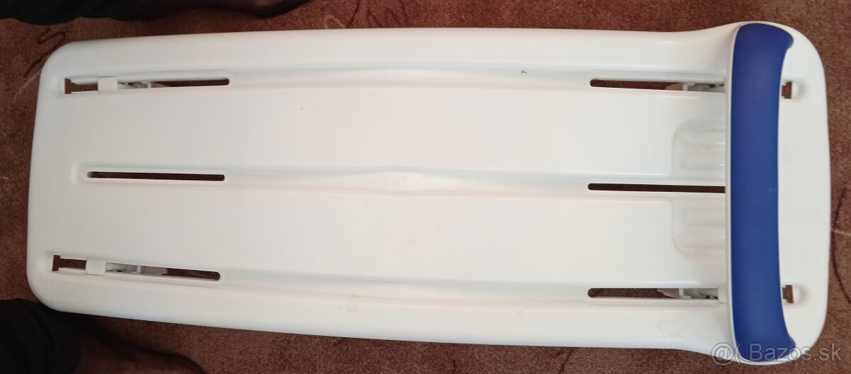 Nová sedačka s rukoväťou na vaňu