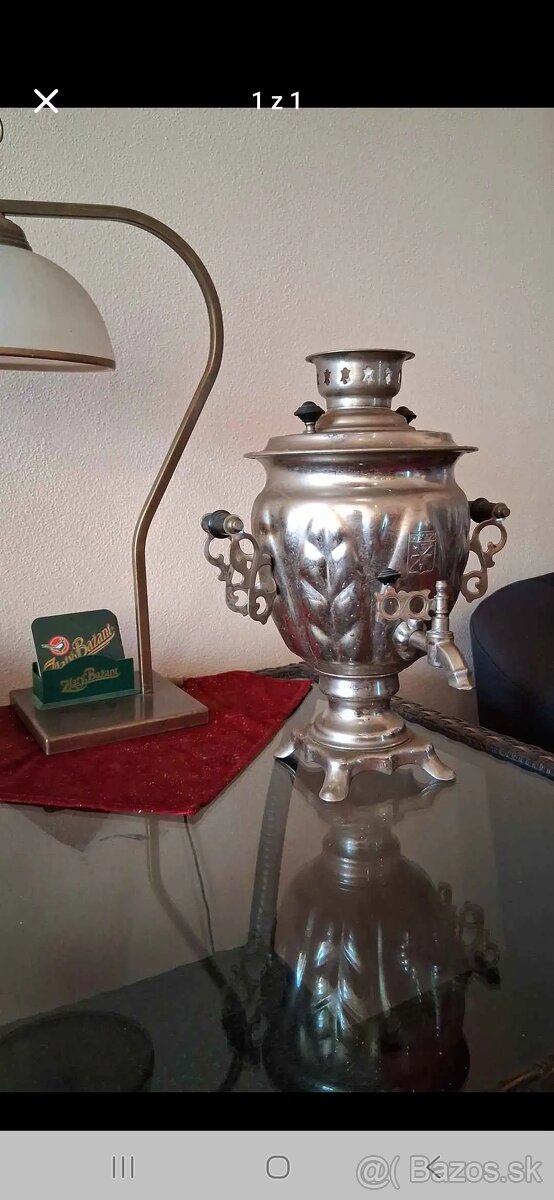 Starožitný rusky samovar. Kavovar.